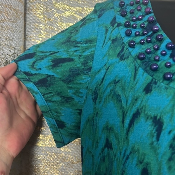 Ricki’s Greeb/Blue Printed Short Sleeve Beaded Top Size M - Picture 4 of 9